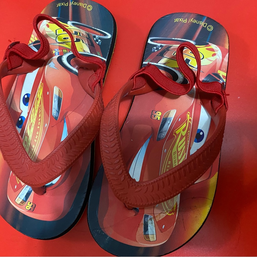 H&M Official Disney Lightning McQueen Kids' Flip-Flops – Size 7.5-8 NWOT